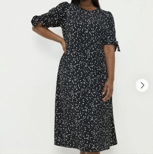 Dorothy Perkins Black and White Puff Sleeve A-Line Dress